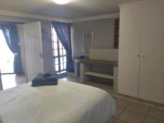 Sunset Cottage - Own Water - Own Electricity - 2