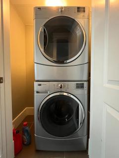 Bright & Cozy 1B1B in Vancouver-close to YVR Airport & DT, Free Parking, Private Entrance, - 9