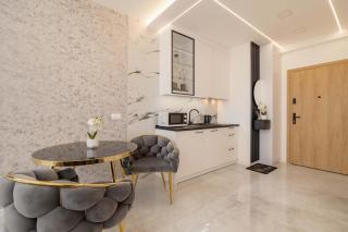 Beautiful Studio in Katowice with Bathtub and Parking Space by Noclegi Renters - 9