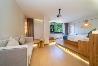 Floral Luxury Xijiantang B&B - 9