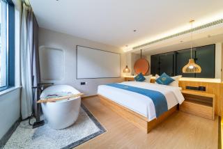 Floral Luxury Xijiantang B&B - 1