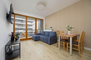 Comfortable Two-bedroom Apartment with Parking, Excellent Location in the City Centre by Noclegi Renters - 0
