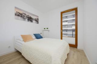 Comfortable Two-bedroom Apartment with Parking, Excellent Location in the City Centre by Noclegi Renters - 9