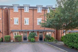 Foxherne 6BDR 3BA Serviced House with Parking - Slough By 360Stays - 7
