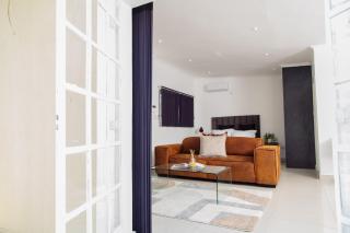 Pristine and well appointed retreat in Gaborone West Phase 1 - Private & Peaceful - 0