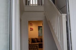4br-sleeps8-privategarden-freeparking - 2