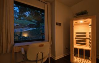 Lakefront Escape with Sauna Hot Tub BBQ & Games - 8