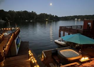 Lakefront Escape with Sauna Hot Tub BBQ & Games - 0