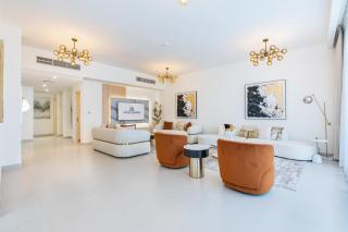 Luxe 6BR Semi-Detached Villa Steps from the Lagoon - 2