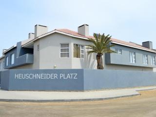 Heuschneider Platz - 9