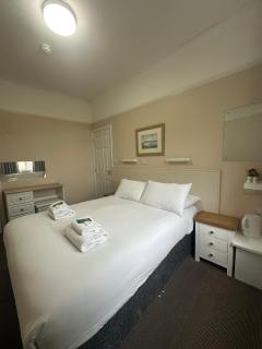 Clarence House Hotel - 4