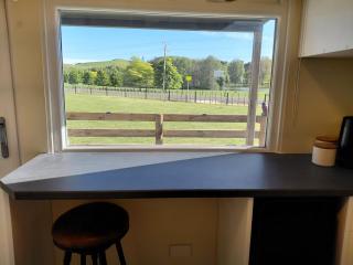 Cow & Calf Cottages- bike wineries & relax in rural location Napier 15 mins - 2