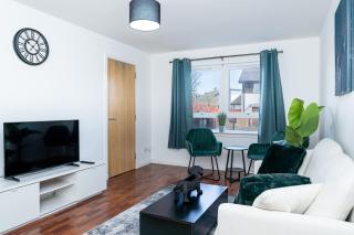 Elegant 3BR Home, City Centre and Free Parking - 4