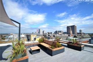 1Bed Apartment on High Street Central Croydon - 6