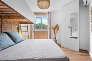 Sunset Léla Meublé de tourisme 3 étoiles Saint Gilles appartement t 3 avec terrasse vue port et mer - 5