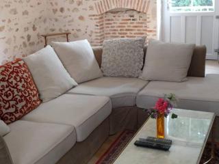 Charmante maison du 15e siècle avec jardin, au cœur d'un village médiéval - FR-1-489-29 - 3