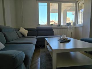 Bright, modern - 2 bedroom condo - 8