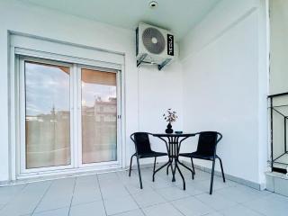 ITHACA 3rd floor apartment with a view - 2