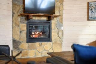 Whispering Winds Luxury Cabin in Hochatown - 3