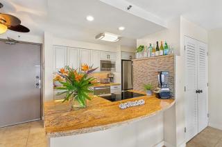 Valley Isle 208 · VI208 Remodeled Maui OceanFront 2BD w Ocean Vi - 1