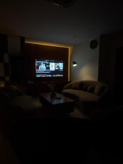 Skyluxe Designer Suites with rooftop Pool, Gym, Sauna & Self Check In - 4