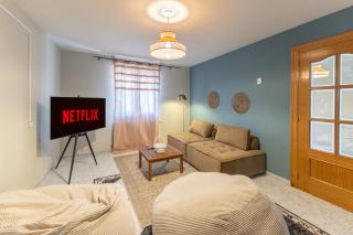 Villa Familiar l Piscina I Cine l Bbq l Sala de Juegos I 6min Segovia I 50min Madrid I 17 px - 2