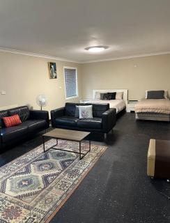 Spacious place close to town - 0