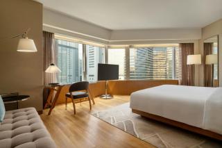 Renaissance Hong Kong Harbour View Hotel - 9
