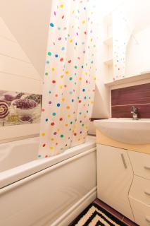 Central 2-Bedroom House with Shared Courtyard near Old Town Bucharest - 8