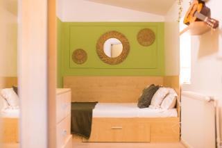 Central 2-Bedroom House with Shared Courtyard near Old Town Bucharest - 4