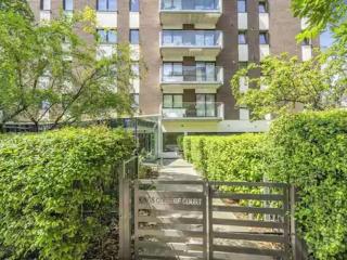 Stylish 2BR Flat in Prime Location Central London - 1