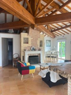 Charming family home with pool! - 0