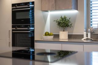 Elliot Oliver - Luxury 2 Bedroom, 2 Bathroom Apt with Parking - 2