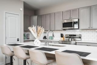 The Maureen Whitestown - 7