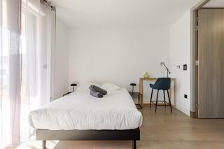 FIRST Modern Studio/ balcony/ free car park/ 2P - 4