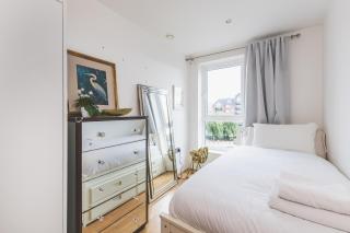 Elegant 2 BDR 2 Bath Apartment with Canal Views - 7