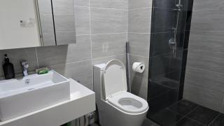 Trion KL Service Suite - Modern City Stay with Pool & Gym - 4