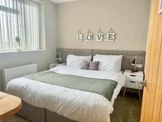 Modern 2 bedroom holiday apartment - 2