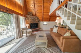 Sequoia Vintage A-frame River Retreat - 3