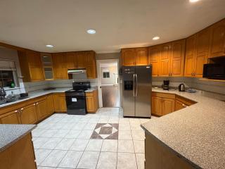 Private Room Near Transit, Shopping, High Speed Wi-Fi, Parking - 6