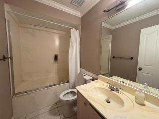 Delta Guest House - Scott Rd & Rapid Transit - Airport 20 Min - Free Parking & Fast Wi-Fi - 4