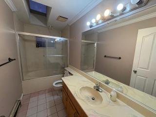 Private Room Near Transit, Shopping, High Speed Wi-Fi, Parking - 9