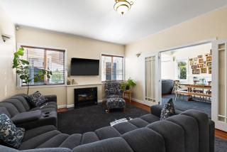 Beautiful Large Central Napier Home - 2