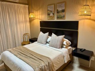 The Suburban Guest House - 3