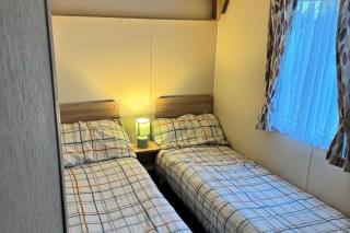 3 Bed Caravan - Sleeps 6 - Pets - 5 min to Beach - 5