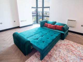 Luxury 2-Bedroom City Centre Apartment in the Heart of Leeds - 2