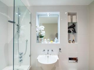 Luxury 2-Bedroom City Centre Apartment in the Heart of Leeds - 5