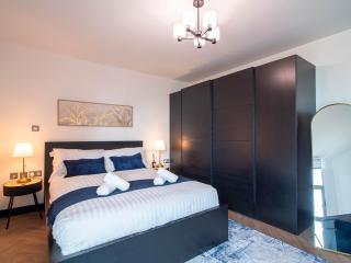 Leeds Luxury 2-Bedroom Apartment Near Uni and LGI - 0