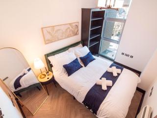 Leeds Luxury 2-Bedroom Apartment Near Uni and LGI - 4