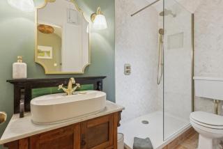 Enchanting One-Bedroom Cottage Hideaway in Windsor - By Tempstay - 1